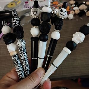 Black and White Skull Pens